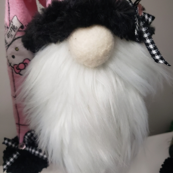 Hello kitty gnome with ceramic display base - Picture 12 of 14